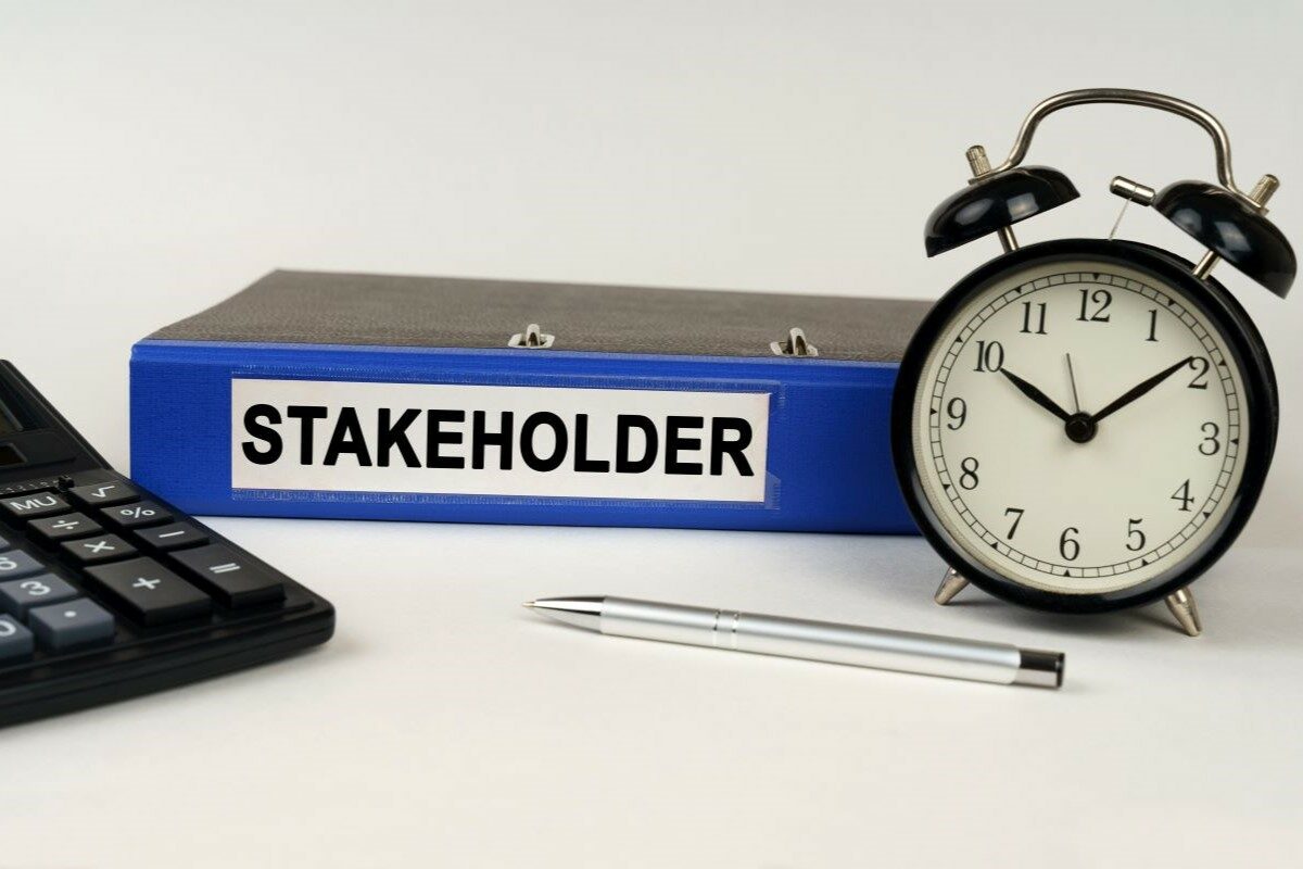 ステークホルダー（stakeholder）と書かれたフォルダー