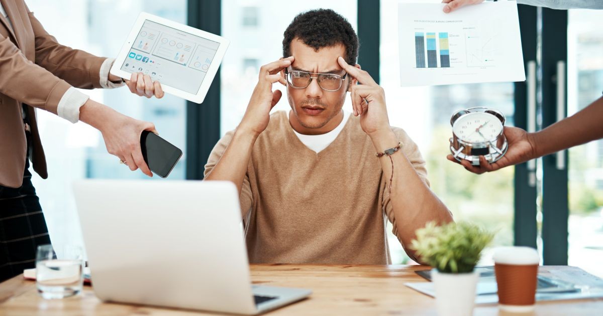時間管理が苦手な人は、タスクを洗い出し、優先順位と緊急性で分類し、可視化することが重要。可視性を高めるために、googleカレンダーやtimecrowd、フォトラクションなどの管理ツールやリマインダーを活用し、スケジュール管理を徹底。曖昧な配分や中途半端な作業から脱却し、効率的にこなす力がつき、。定期的に振り返ることで、目標達成へとつながる