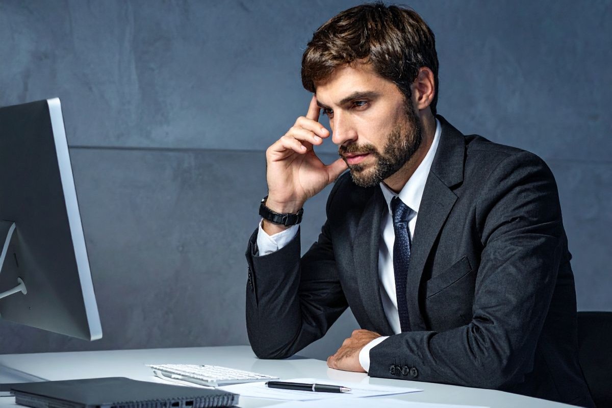 copilotに指示を出す際は、outlookやteamsで扱うタスクと会議の目的を先に置き、365で何を得たいかを明確化するのが要点である。excelで必要なアクションやplannerの形を指定し、抽出条件、2025年の前提、議事録の粒度、microsoftの業務フロー、プロジェクトの整理、期限、aiの役割、返信文のトーン、リスト形式、チーム共有までを順に伝える設計である